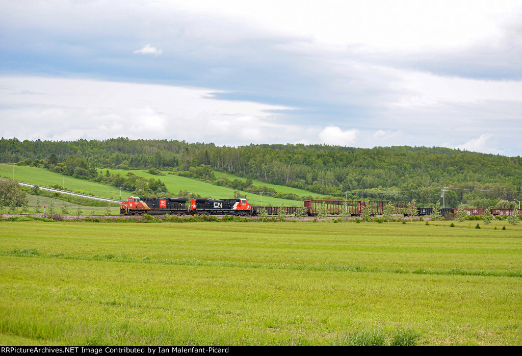 3892 leads CN 402 out of St-Simon